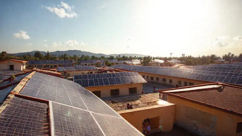 Panamá escolar usa energía solar brillante