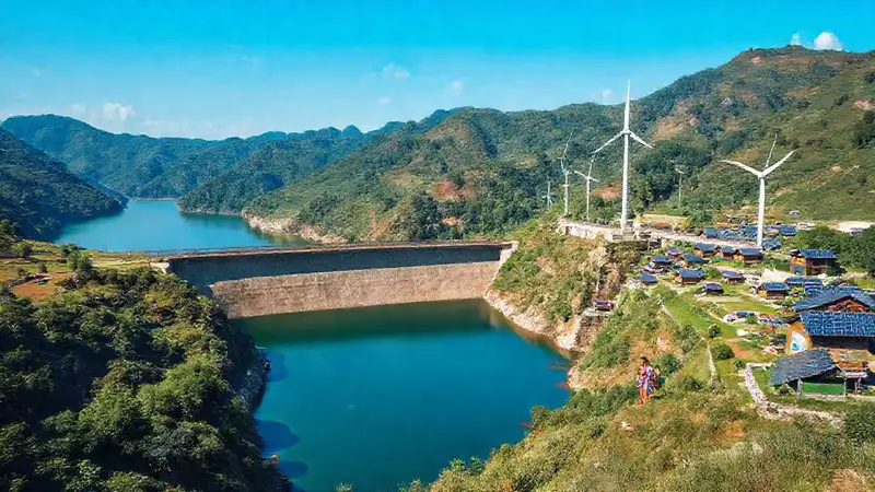 Energía renovable y comunidad próspera florecen