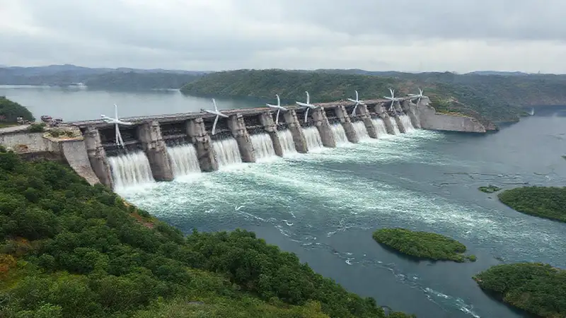 Presa hidroeléctrica: energía sostenible y adaptación