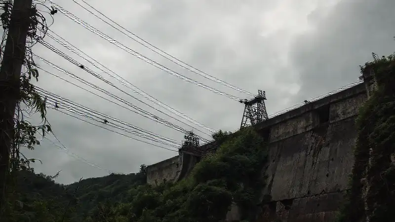 Ruinas industriales amenazan con el poder