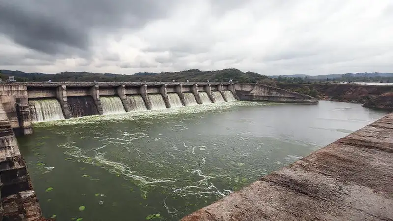 La presa altera el paisaje y el clima