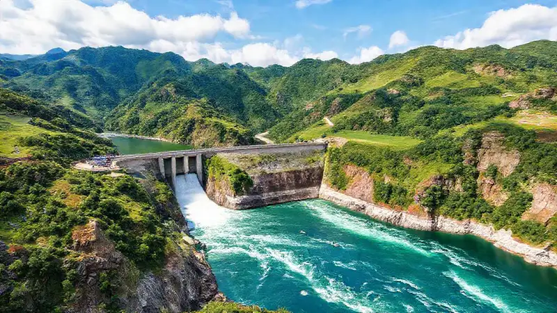 Energía renovable y diseño moderno brillan