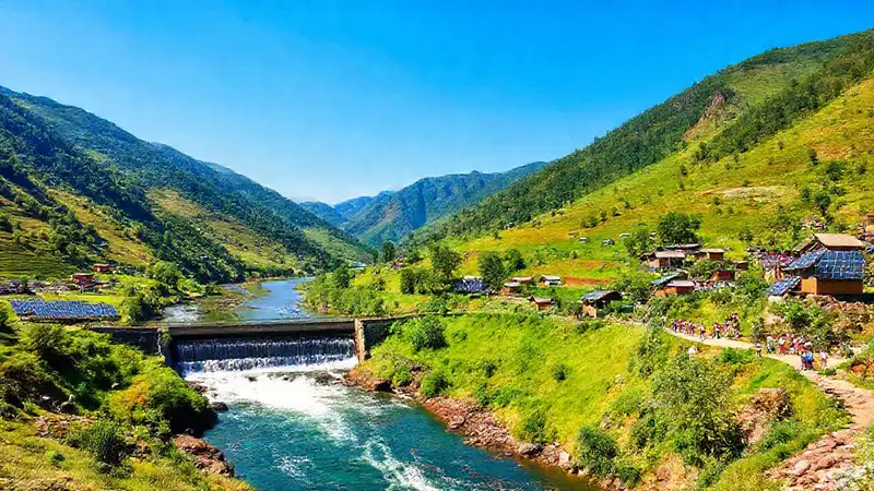 Un valle verde prospera con energía limpia