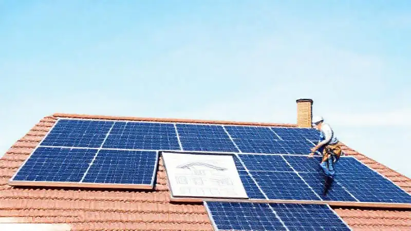 Paneles solares protegen la casa familiar