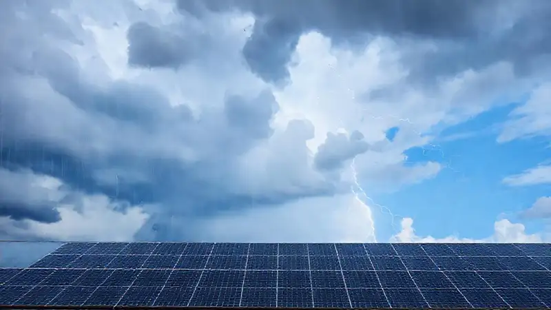 Paneles solares resisten la tormenta al aire