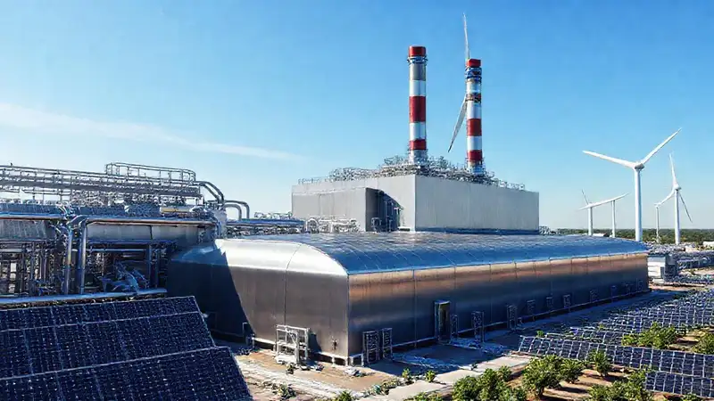 Planta de biomasa moderna genera energía limpia