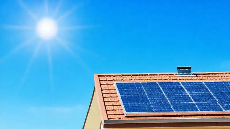 Paneles solares modernizan casas con energía