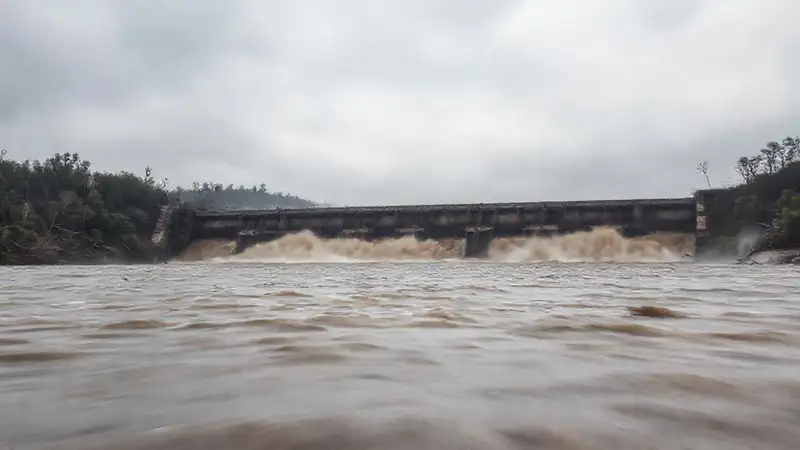 Inundación provoca daño y preocupación