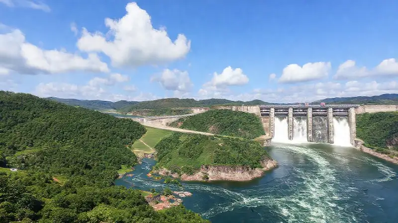 Presa hidroeléctrica genera energía limpia