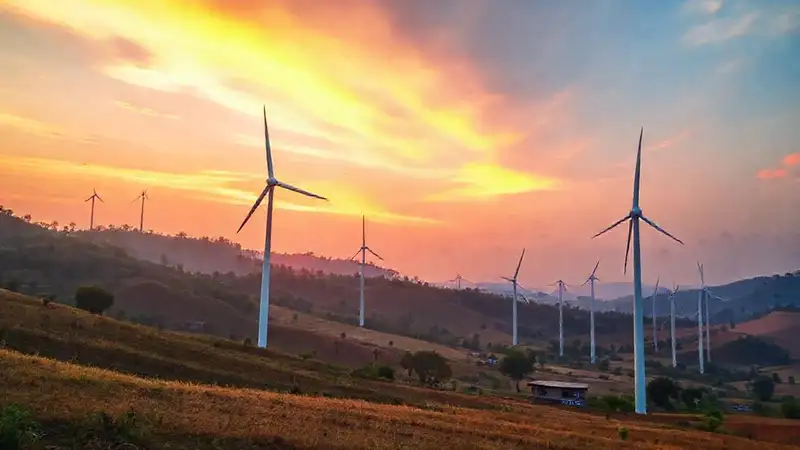 Turbinas eólicas generan esperanza en paisajes rurales
